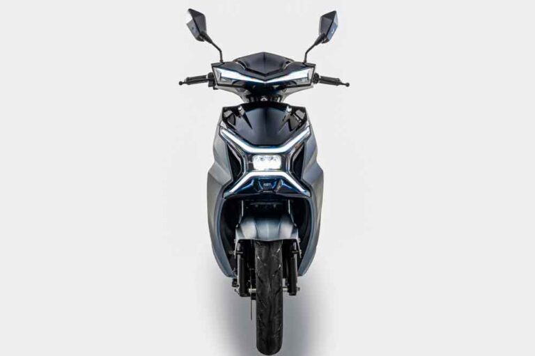 Electric Scooter — Studio